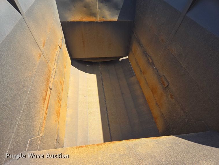 image for item EB1043 2007 Midland MG40TC2000 bottom dump trailer