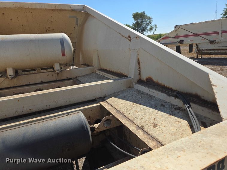 image for item EB1043 2007 Midland MG40TC2000 bottom dump trailer