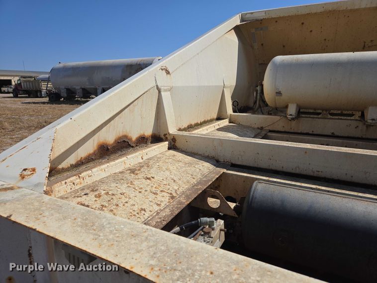 image for item EB1043 2007 Midland MG40TC2000 bottom dump trailer