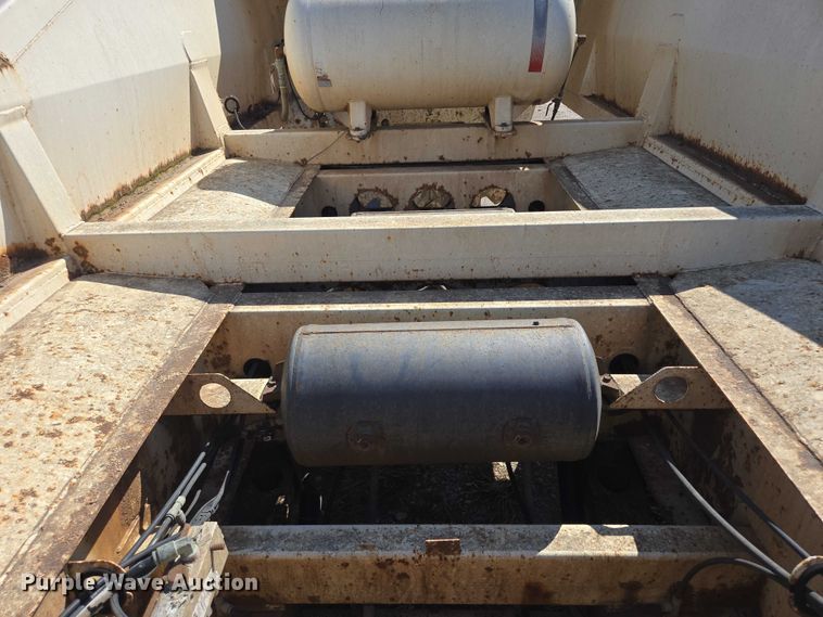 image for item EB1043 2007 Midland MG40TC2000 bottom dump trailer