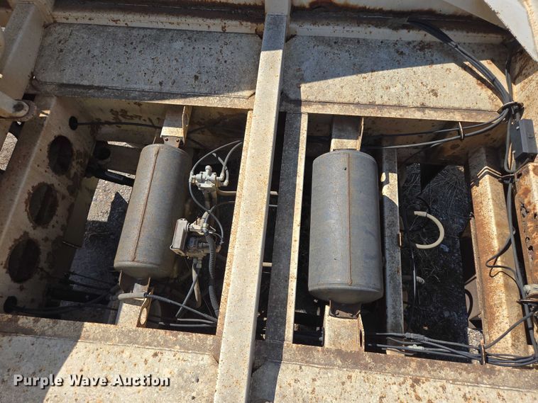 image for item EB1043 2007 Midland MG40TC2000 bottom dump trailer