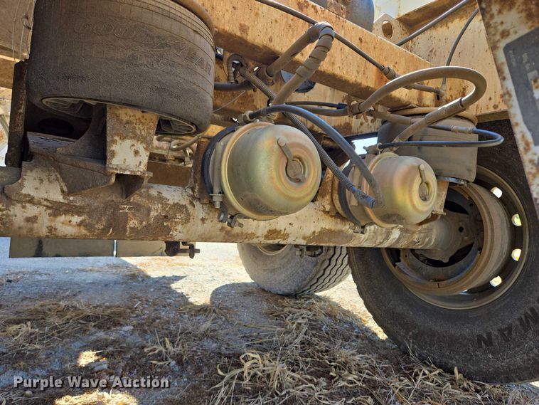 image for item EB1043 2007 Midland MG40TC2000 bottom dump trailer