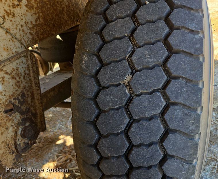 image for item EB1043 2007 Midland MG40TC2000 bottom dump trailer