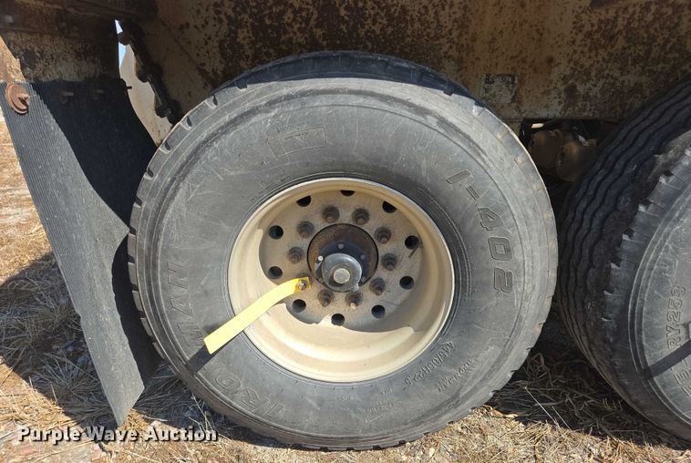 image for item EB1043 2007 Midland MG40TC2000 bottom dump trailer