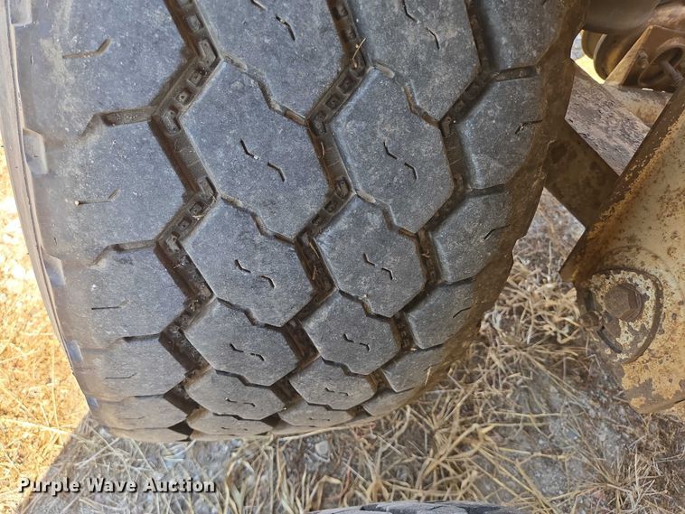 image for item EB1043 2007 Midland MG40TC2000 bottom dump trailer