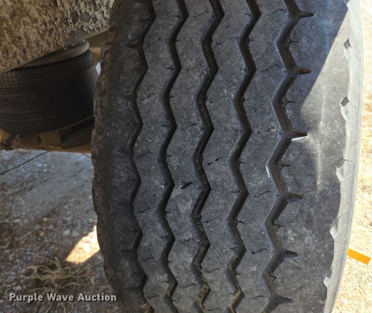 image for item EB1043 2007 Midland MG40TC2000 bottom dump trailer