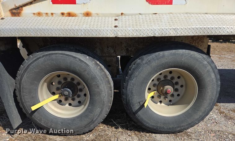 image for item EB1043 2007 Midland MG40TC2000 bottom dump trailer