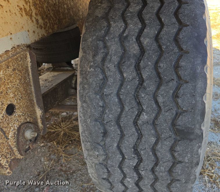 image for item EB1043 2007 Midland MG40TC2000 bottom dump trailer