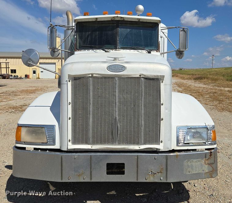 image for item EB1044 2000 Peterbuilt 377 semi truck