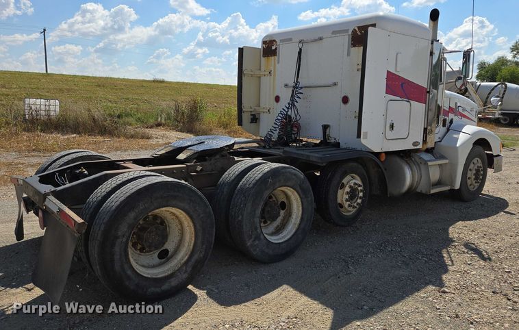 image for item EB1044 2000 Peterbuilt 377 semi truck