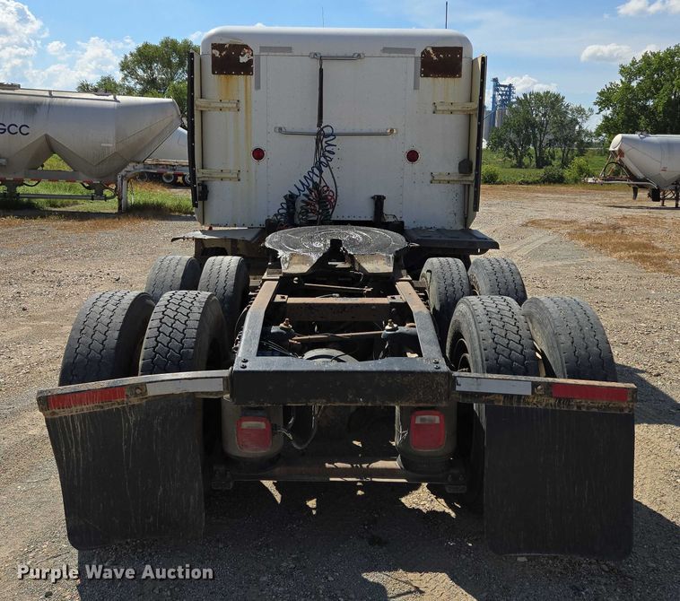 image for item EB1044 2000 Peterbuilt 377 semi truck