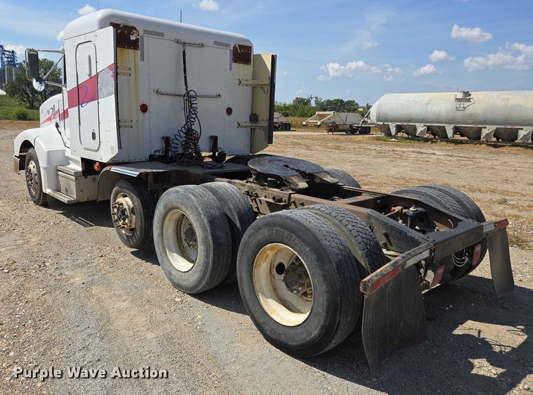 image for item EB1044 2000 Peterbuilt 377 semi truck
