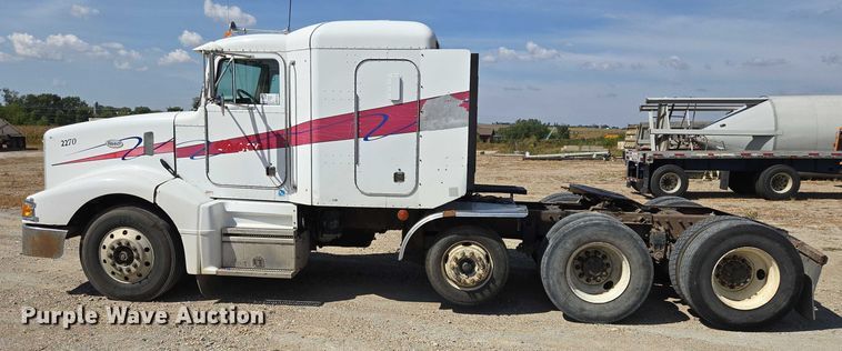 image for item EB1044 2000 Peterbuilt 377 semi truck