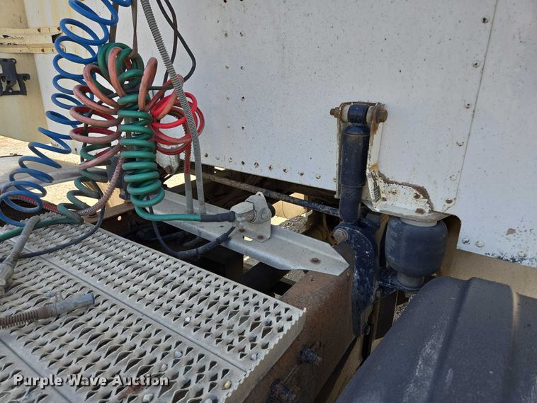 image for item EB1044 2000 Peterbuilt 377 semi truck