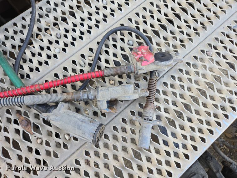 image for item EB1044 2000 Peterbuilt 377 semi truck