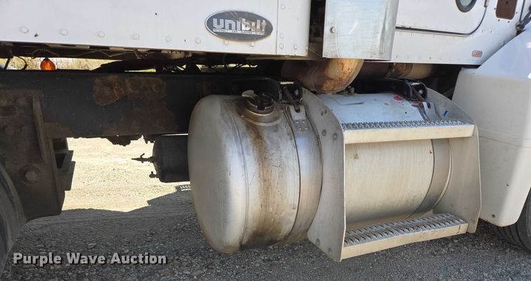 image for item EB1044 2000 Peterbuilt 377 semi truck