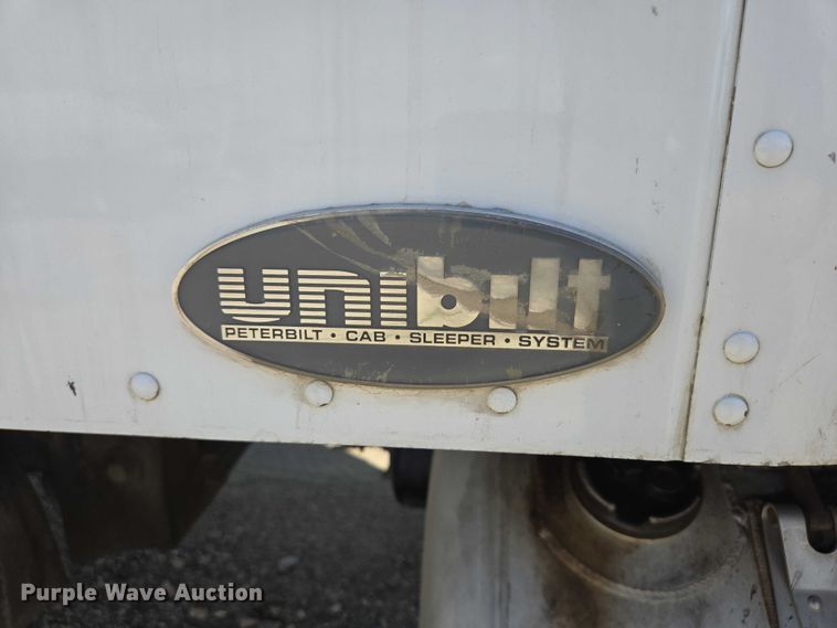 image for item EB1044 2000 Peterbuilt 377 semi truck