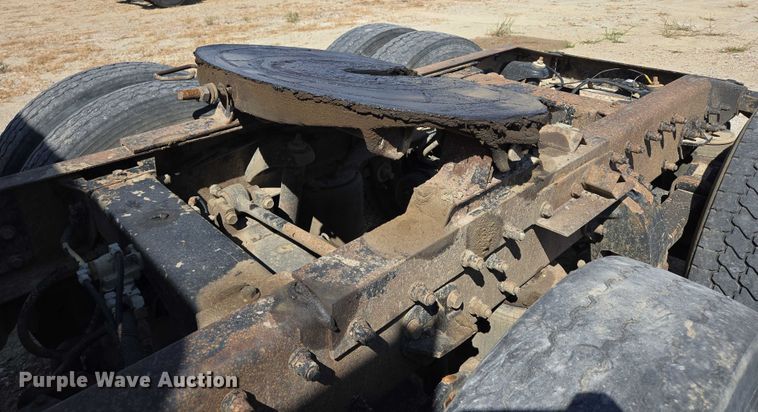 image for item EB1044 2000 Peterbuilt 377 semi truck