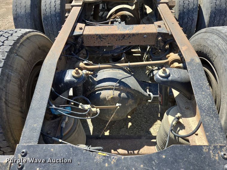 image for item EB1044 2000 Peterbuilt 377 semi truck