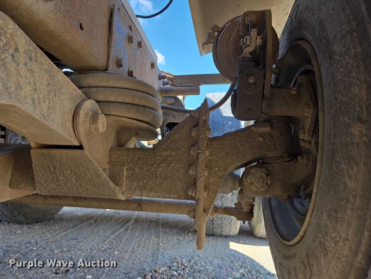 image for item EB1044 2000 Peterbuilt 377 semi truck