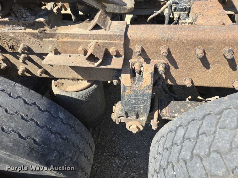 image for item EB1044 2000 Peterbuilt 377 semi truck