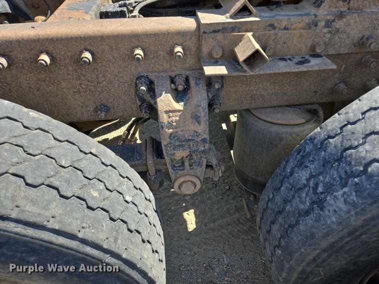 image for item EB1044 2000 Peterbuilt 377 semi truck