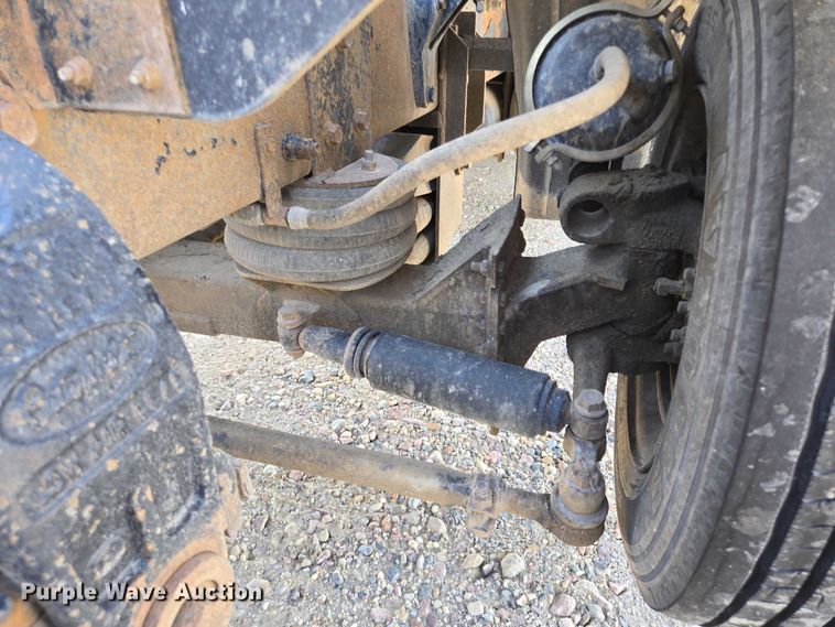 image for item EB1044 2000 Peterbuilt 377 semi truck