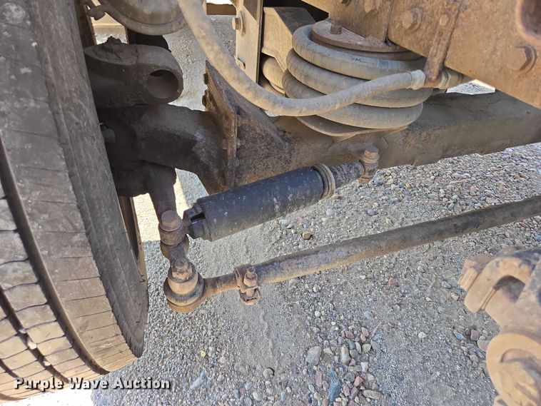 image for item EB1044 2000 Peterbuilt 377 semi truck