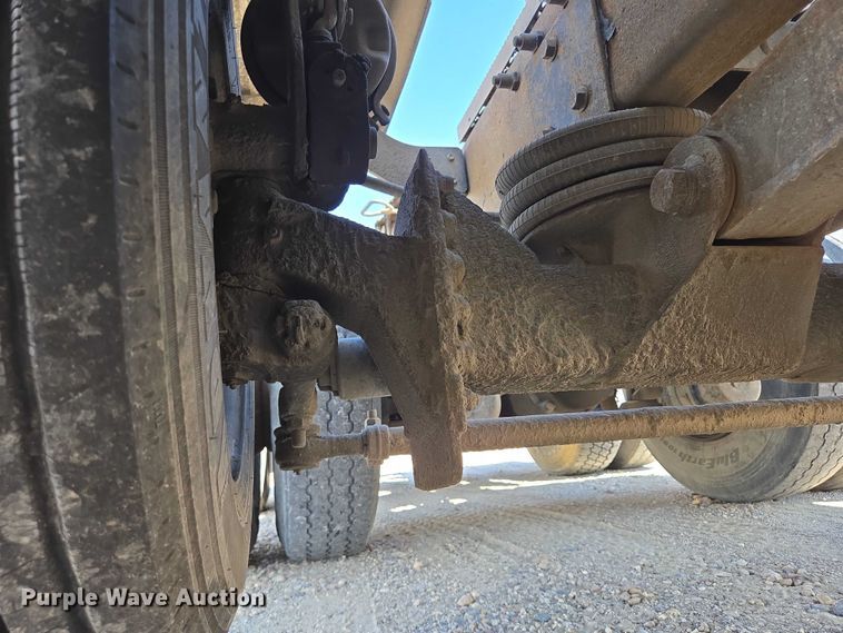 image for item EB1044 2000 Peterbuilt 377 semi truck