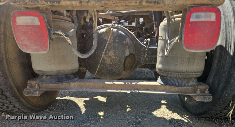 image for item EB1044 2000 Peterbuilt 377 semi truck