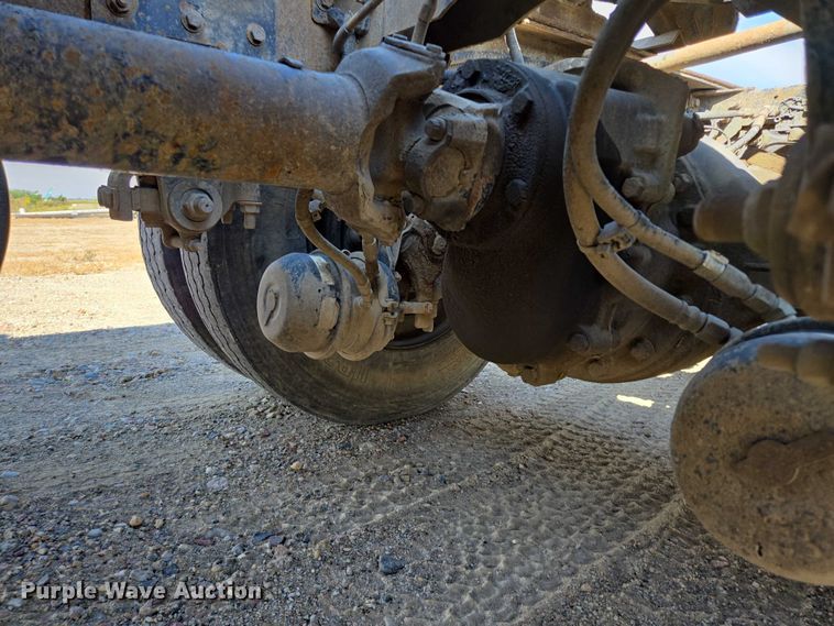 image for item EB1044 2000 Peterbuilt 377 semi truck