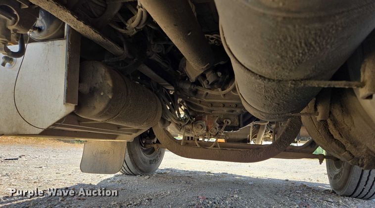 image for item EB1044 2000 Peterbuilt 377 semi truck