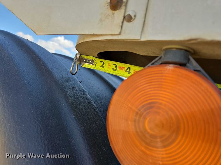 image for item EB1044 2000 Peterbuilt 377 semi truck