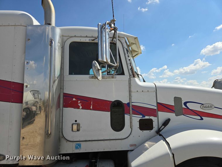 image for item EB1044 2000 Peterbuilt 377 semi truck