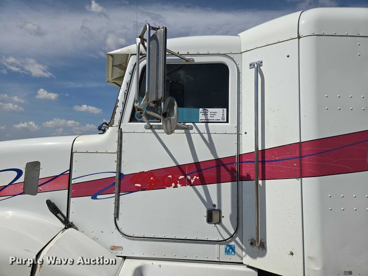 image for item EB1044 2000 Peterbuilt 377 semi truck