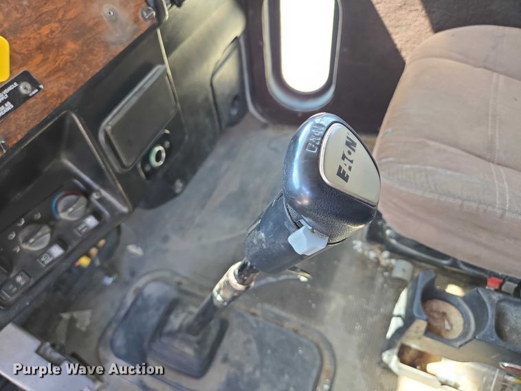 image for item EB1044 2000 Peterbuilt 377 semi truck