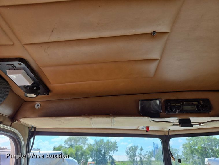 image for item EB1044 2000 Peterbuilt 377 semi truck