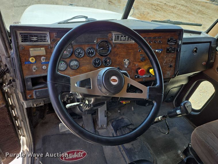 image for item EB1044 2000 Peterbuilt 377 semi truck