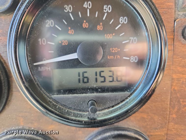 image for item EB1044 2000 Peterbuilt 377 semi truck