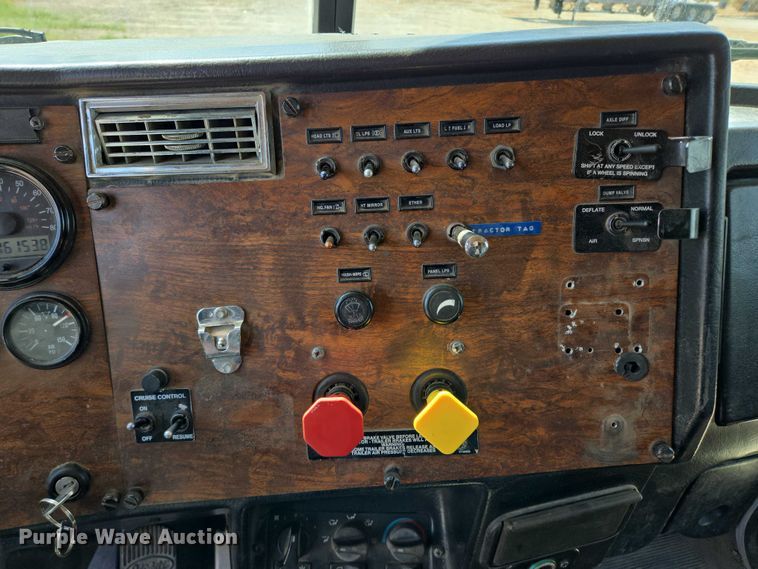 image for item EB1044 2000 Peterbuilt 377 semi truck