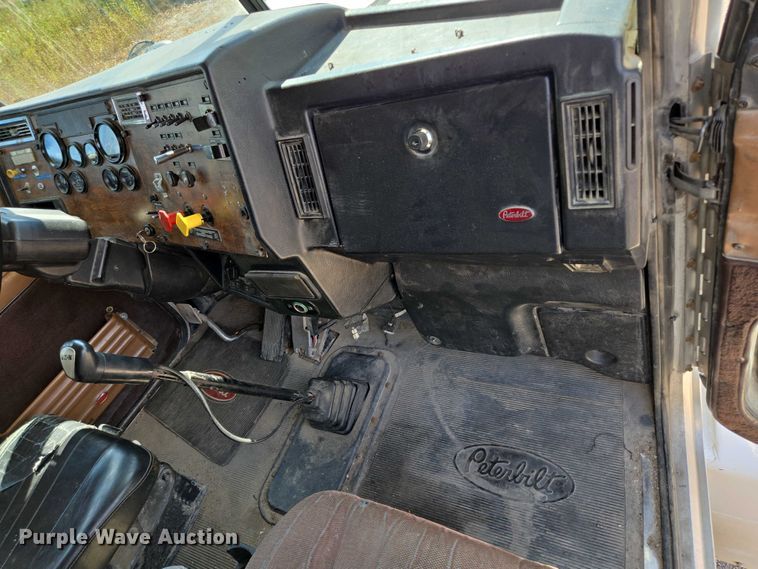 image for item EB1044 2000 Peterbuilt 377 semi truck