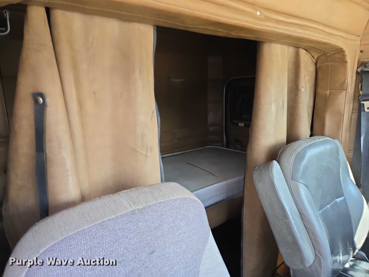 image for item EB1044 2000 Peterbuilt 377 semi truck