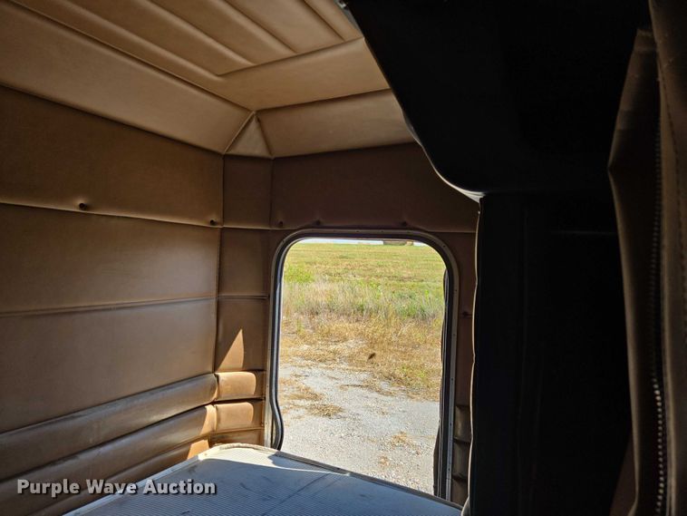 image for item EB1044 2000 Peterbuilt 377 semi truck