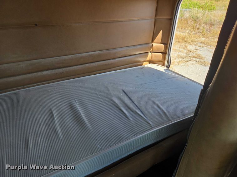 image for item EB1044 2000 Peterbuilt 377 semi truck