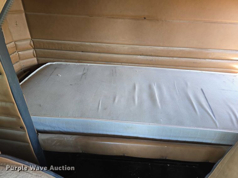 image for item EB1044 2000 Peterbuilt 377 semi truck