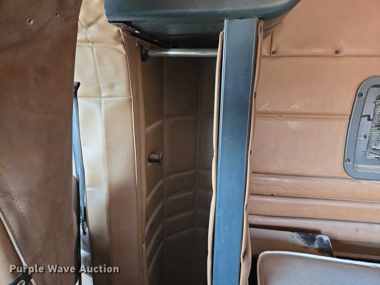 image for item EB1044 2000 Peterbuilt 377 semi truck