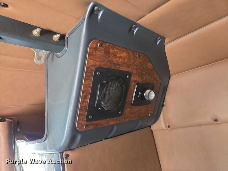 image for item EB1044 2000 Peterbuilt 377 semi truck