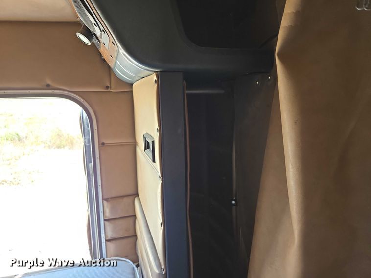 image for item EB1044 2000 Peterbuilt 377 semi truck