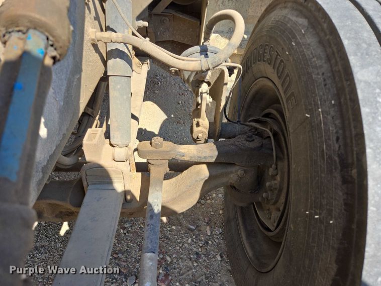 image for item EB1044 2000 Peterbuilt 377 semi truck