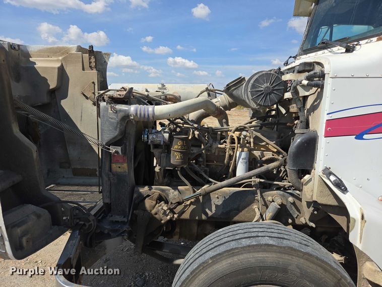 image for item EB1044 2000 Peterbuilt 377 semi truck
